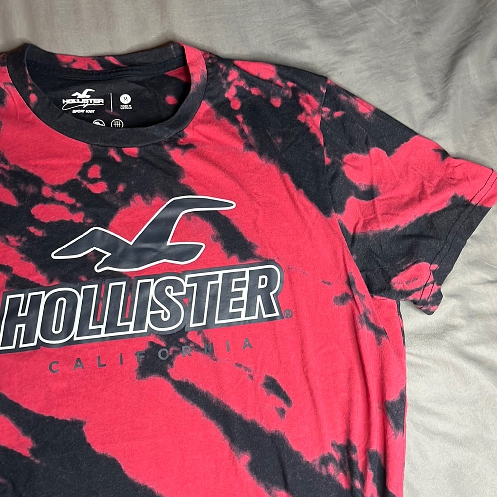 black and red hollister tshirt